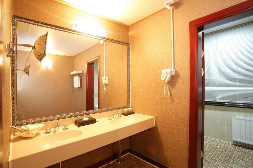 Sunjin Grand Hotel Улан-Батор Номер фото