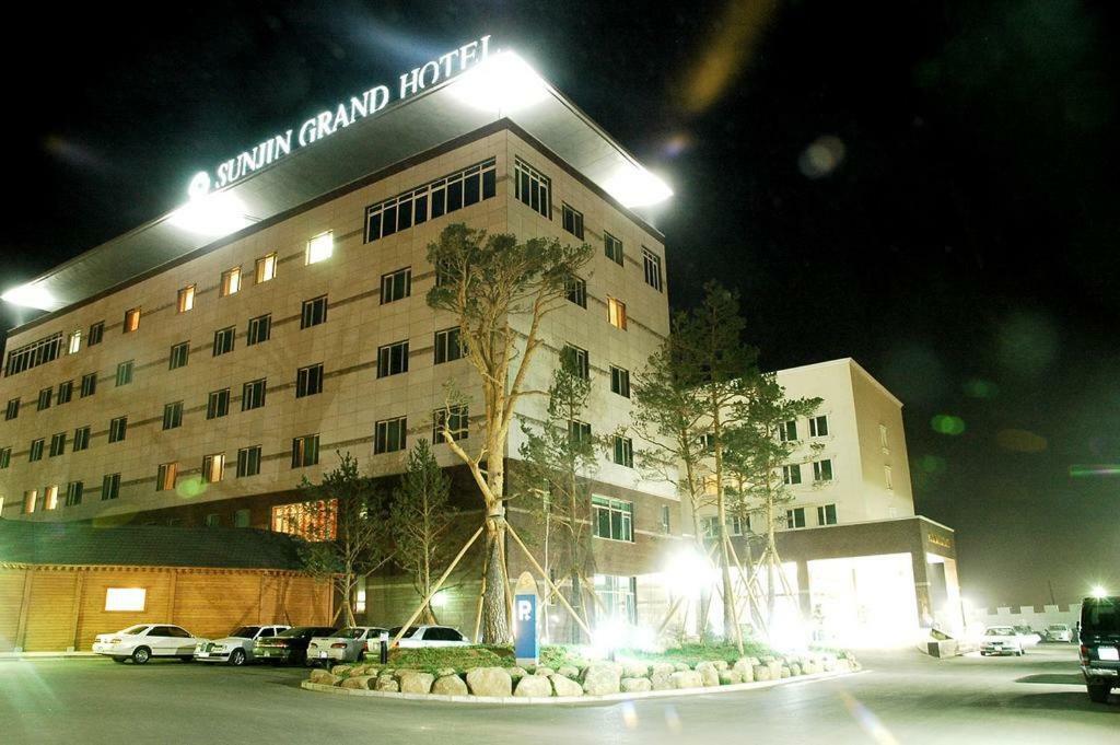 Sunjin Grand Hotel Улан-Батор Екстер'єр фото