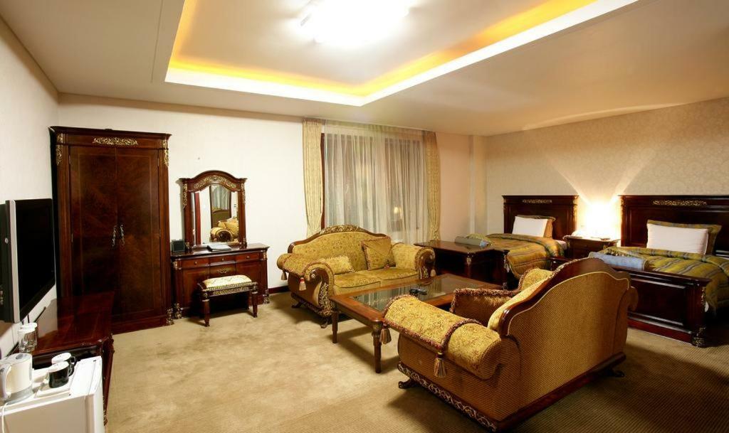Sunjin Grand Hotel Улан-Батор Екстер'єр фото